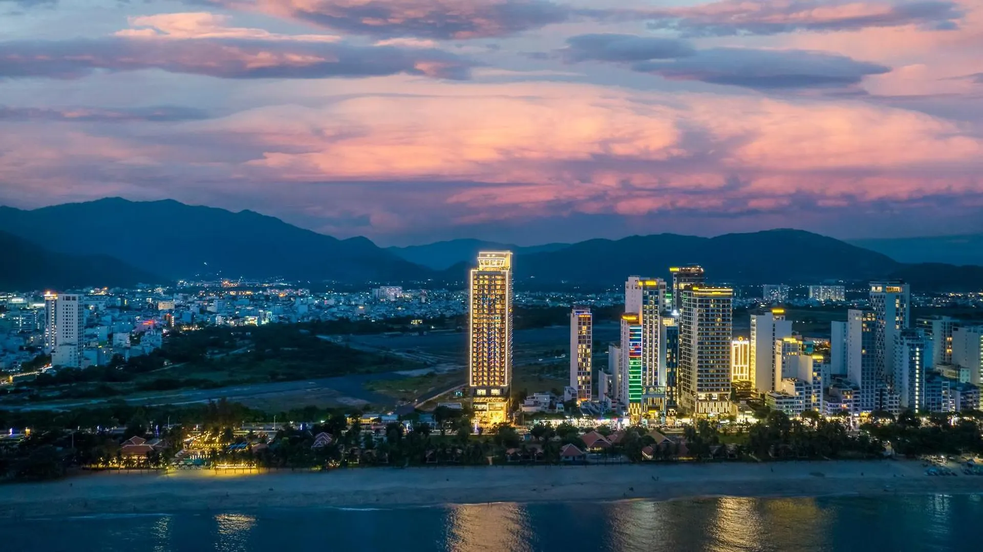 Отель Best Western Premier Marvella Нячанг